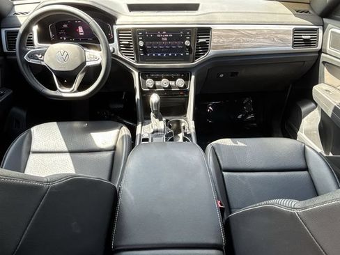 Used 2023 Volkswagen Atlas Cross Sport SE FWD image 11