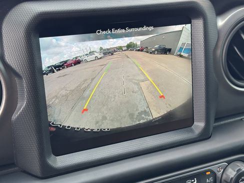 Used 2023 Jeep Wrangler Unlimited w/ Sun & Screen Package AWD/4WD image 18