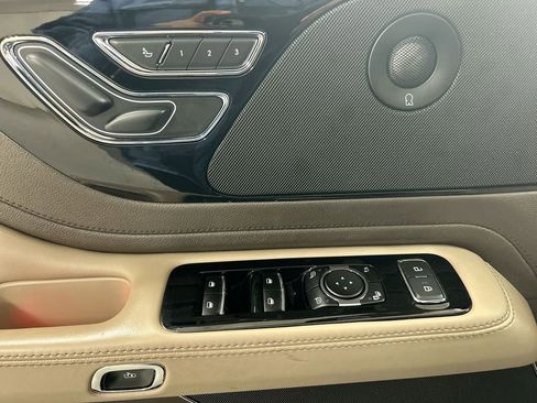 Used 2023 Lincoln Aviator Reserve w/ Equipment Group 201A image 11