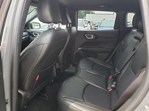 Used 2023 Jeep Compass Trailhawk w/ Trailhawk Convenience Group AWD/4WD image 12