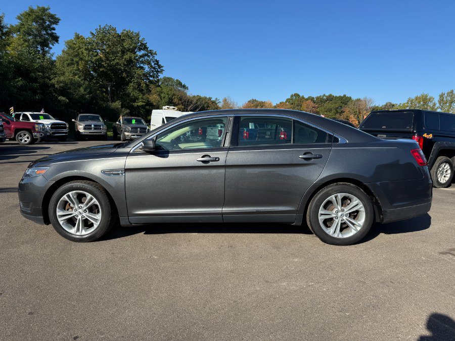Used 2018 Ford Taurus SE FWD image 2