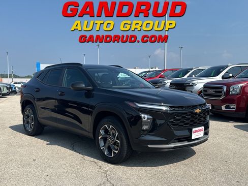 Certified 2024 Chevrolet Trax LT w/ Driver Confidence Package FWD image 1