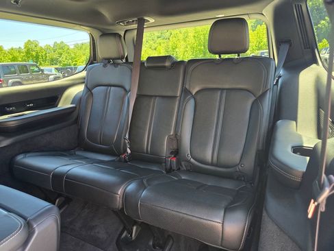 Used 2025 Jeep Grand Wagoneer 4WD image 12