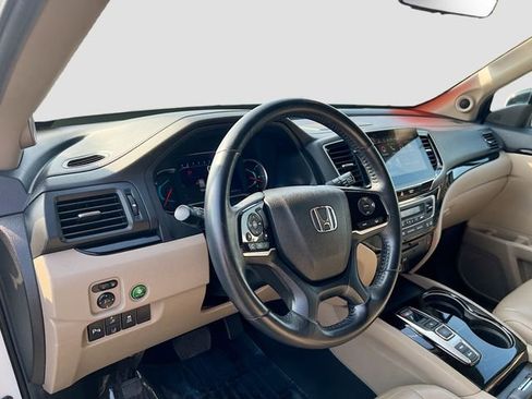 Used 2019 Honda Pilot Touring image 8