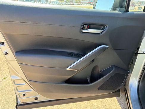 Used 2025 Toyota Corolla Cross XLE image 11