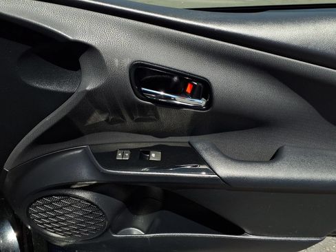 Used 2016 Toyota Prius Three Touring w/ Preferred Accessory Package FWD image 23
