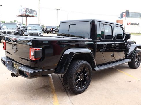 Used 2022 Jeep Gladiator Overland AWD/4WD image 5