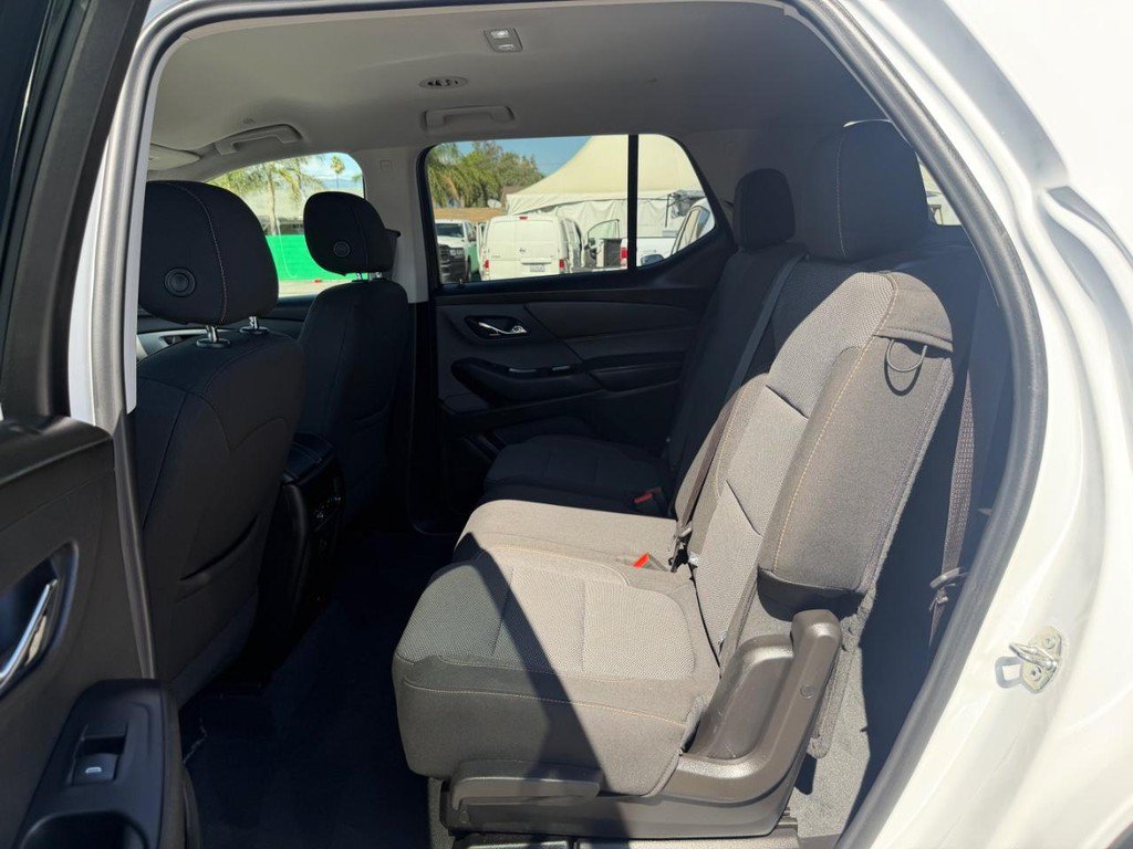 Used 2021 Chevrolet Traverse LS FWD image 38