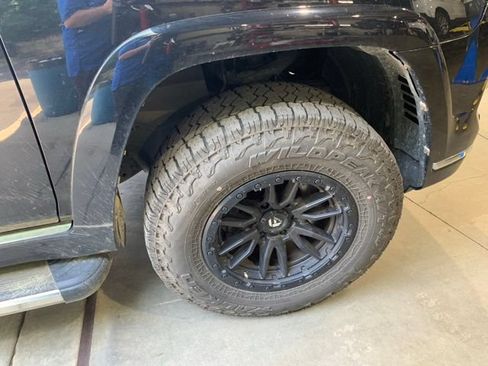 Used 2016 Toyota 4Runner Limited AWD/4WD image 9
