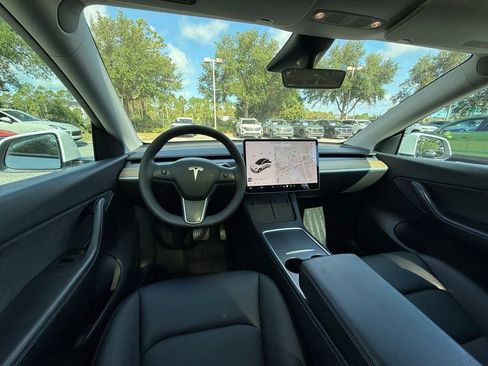 Used 2021 Tesla Model Y Long Range AWD/4WD image 18