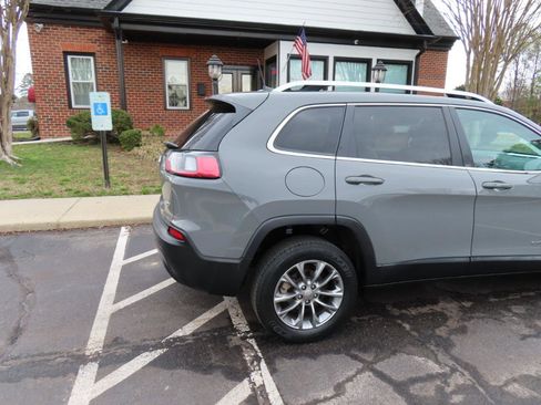 Used 2020 Jeep Cherokee Latitude Plus image 7