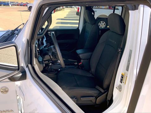 Used 2023 Jeep Wrangler Sahara image 7