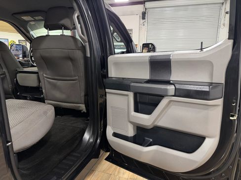Used 2015 Ford F150 XLT AWD/4WD image 17