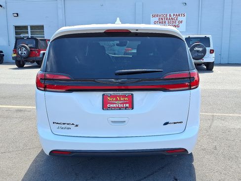 Certified 2022 Chrysler Pacifica Touring-L w/ S Appearance Package FWD image 5