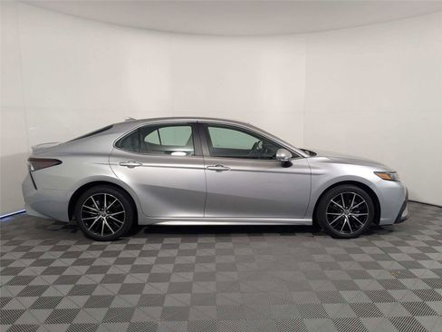 Used 2023 Toyota Camry SE FWD image 4