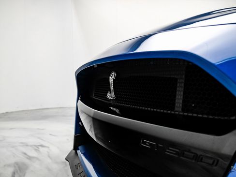 Used 2021 Ford Mustang Shelby GT500 w/ Carbon Fiber Track Pack image 31