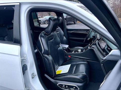 Used 2022 Jeep Grand Cherokee Overland w/ Adv Protech Group III image 11