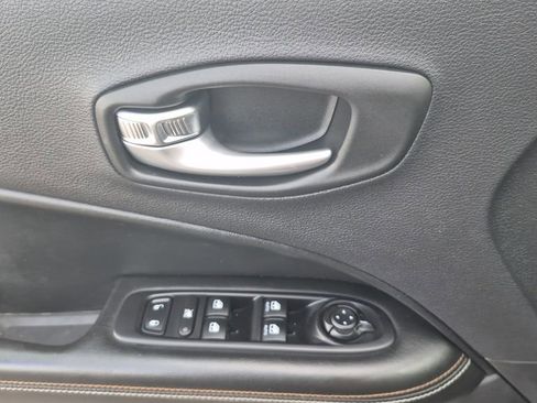 Used 2019 Jeep Compass Latitude w/ Popular Equipment Group image 8