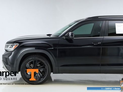 Used 2023 Volkswagen Atlas SE w/ Panoramic Sunroof Package FWD image 3