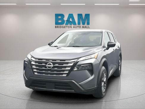 Used 2024 Nissan Rogue S FWD image 2