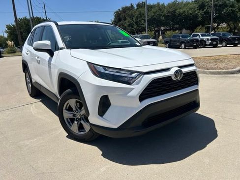 Used 2025 Toyota RAV4 XLE AWD/4WD image 1