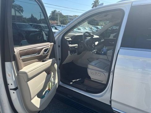 Used 2022 GMC Yukon XL Denali RWD image 8