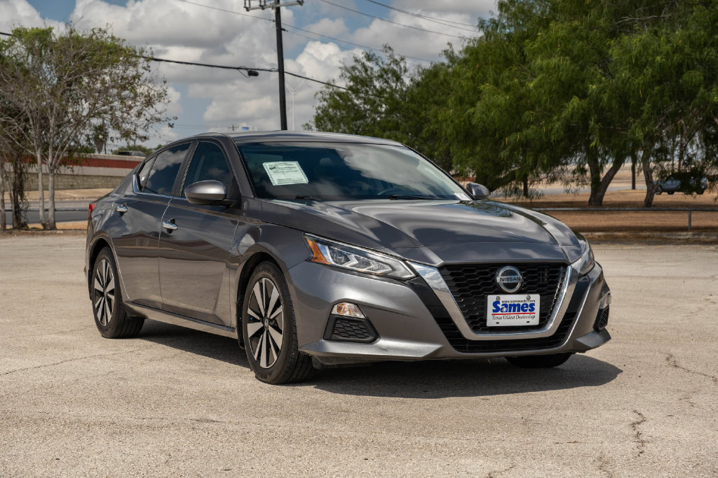 Used 2022 Nissan Altima 2.5 SV FWD image 2
