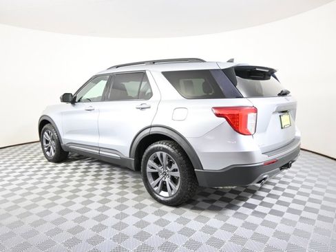Used 2022 Ford Explorer XLT w/ Equipment Group 202A image 4