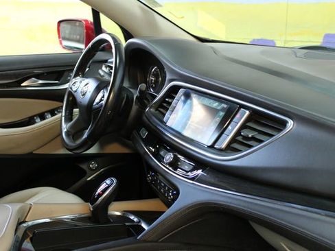 Used 2018 Buick Enclave Essence w/ Experience Buick Package AWD/4WD image 10