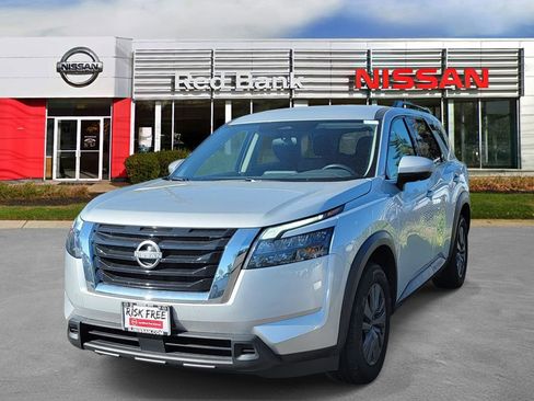 Used 2024 Nissan Pathfinder SV AWD/4WD image 4