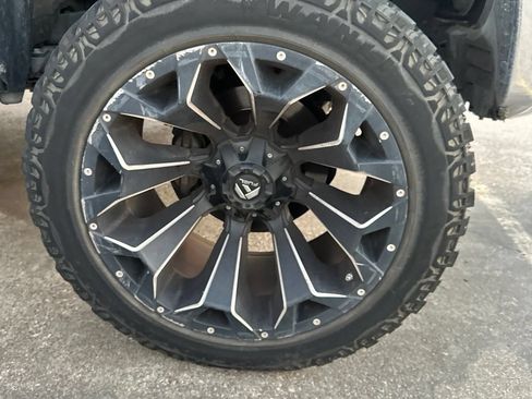 Used 2017 Toyota Tundra SR5 w/ SR5 Upgrade Package AWD/4WD image 23