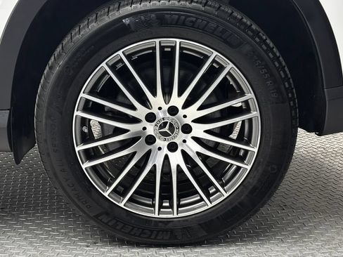 Used 2025 Mercedes-Benz GLC 300 4MATIC image 9