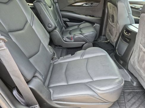 Used 2018 Cadillac Escalade Platinum AWD/4WD image 21