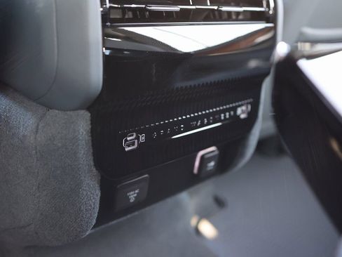 Used 2023 Jeep Grand Wagoneer Series II image 45