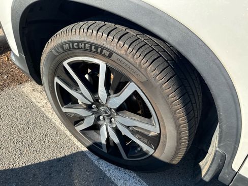 Used 2021 Honda Pilot Touring image 6