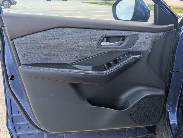 Used 2023 Nissan Rogue SV FWD image 10