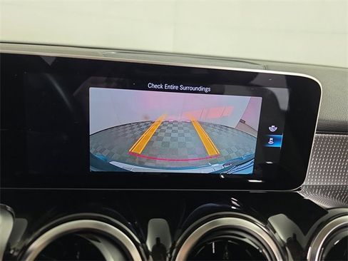 Used 2021 Mercedes-Benz GLB 250 4MATIC image 14