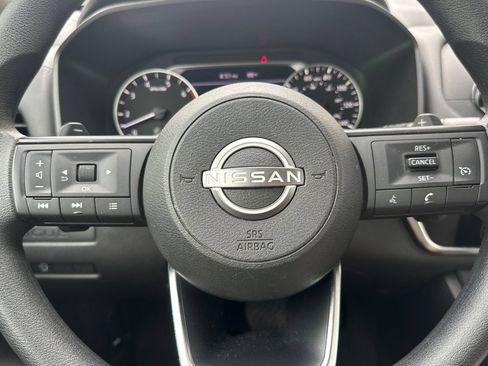 Used 2024 Nissan Rogue S AWD/4WD image 23