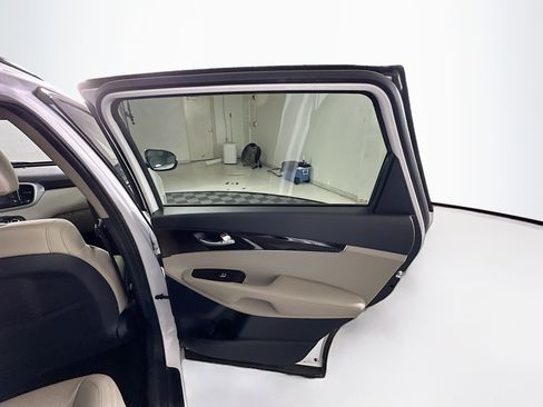 Used 2020 Kia Sorento S image 28