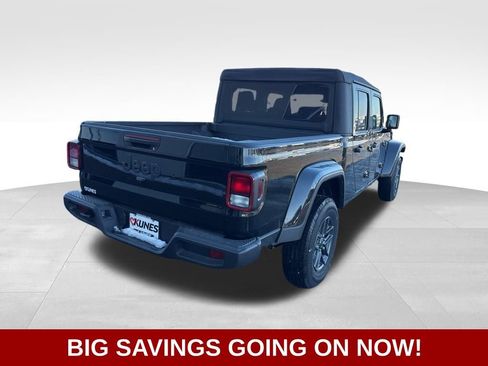 New 2025 Jeep Gladiator Sport image 11