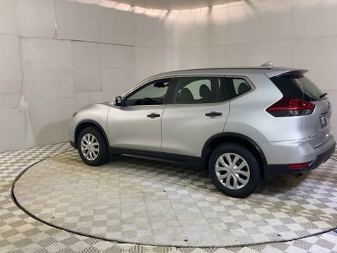 Used 2019 Nissan Rogue S image 6