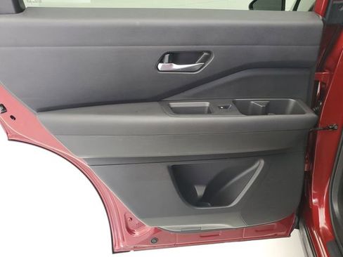 Used 2022 Nissan Pathfinder SV FWD image 14