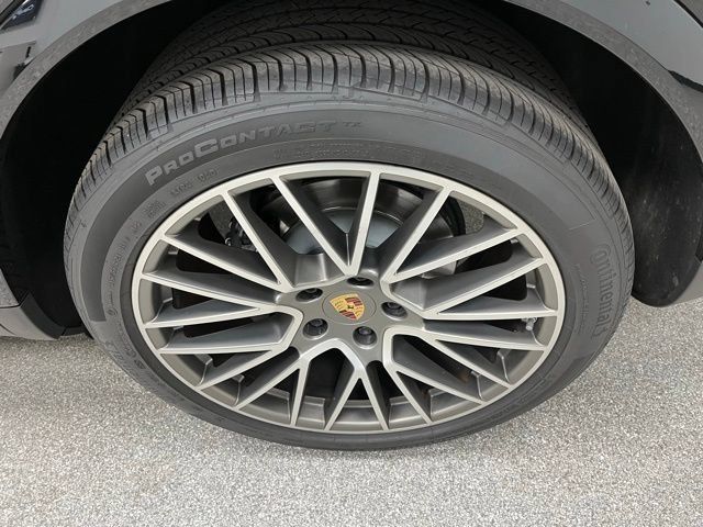 Used 2022 Porsche Cayenne Platinum Edition AWD/4WD image 16