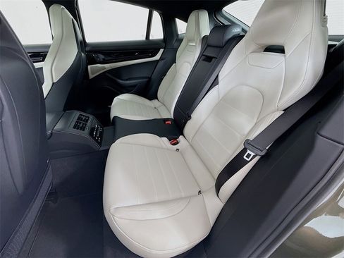 New 2026 Porsche Panamera image 24