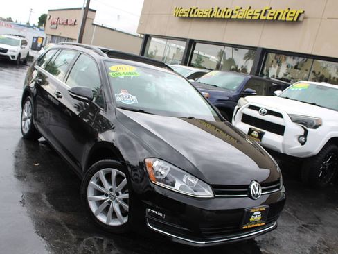 Used 2017 Volkswagen Golf SE image 40