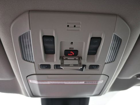 Used 2021 Toyota Highlander XLE image 19