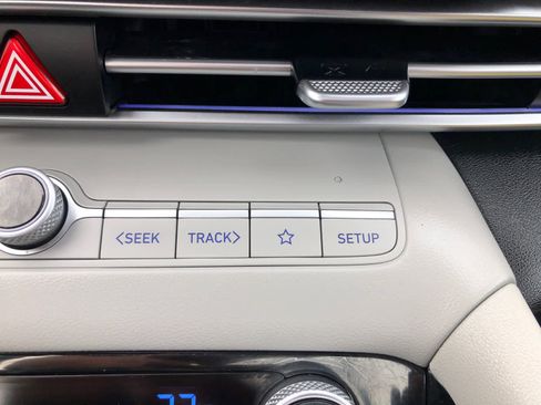 Certified 2024 Hyundai Elantra Limited image 16