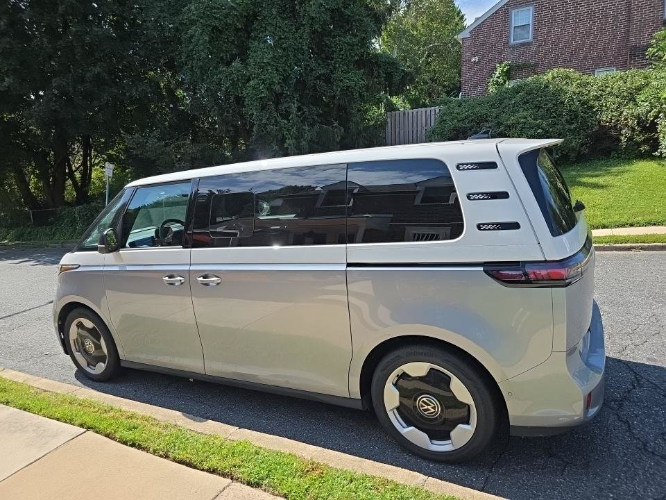 Certified 2025 Volkswagen ID. Buzz Pro S Plus RWD image 12