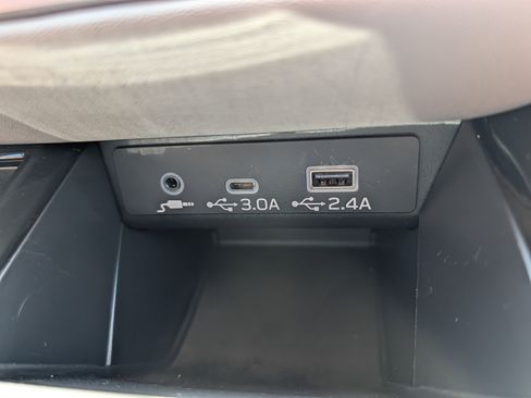 Used 2025 Subaru Outback Premium AWD/4WD image 33