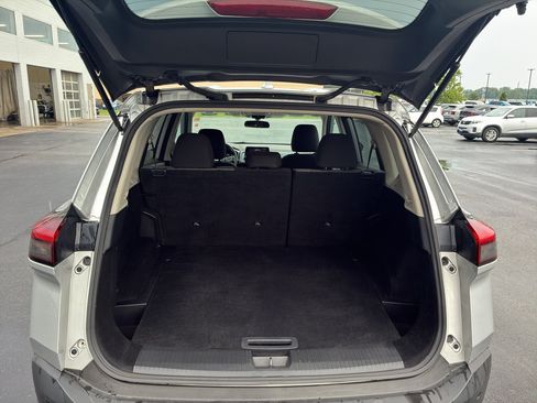 Used 2023 Nissan Rogue SV FWD image 9